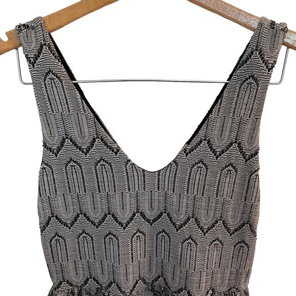 Lucky Brand Women’s Patterned Fit & Flare Dress V-Neck Sleeveless Lined Small - Picture 4 of 9